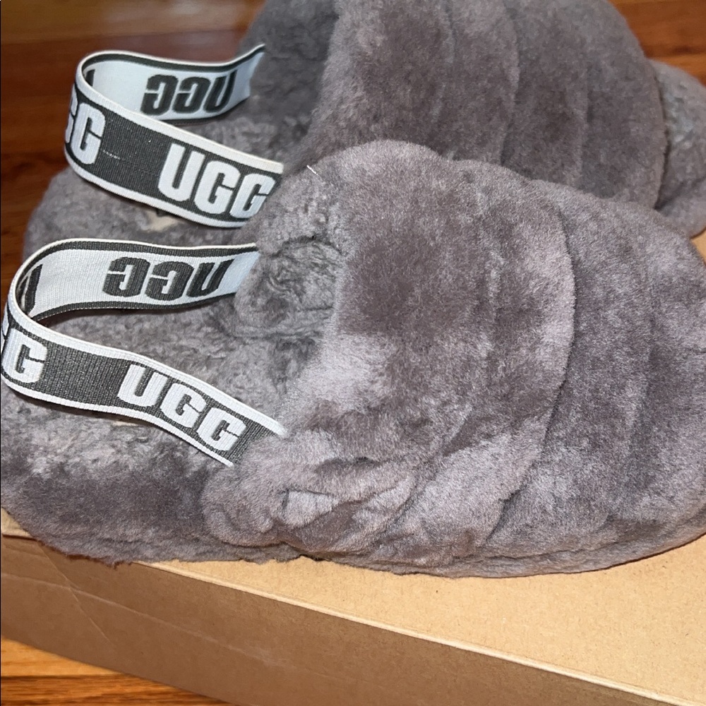 Like new gently used grey fluffy slide Uggs